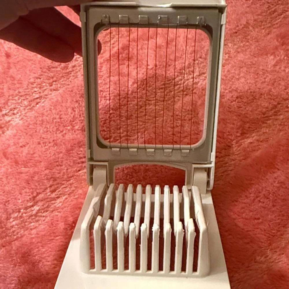 The Pampered Chef White Egg Slicer NWOB - Picture 2 of 2